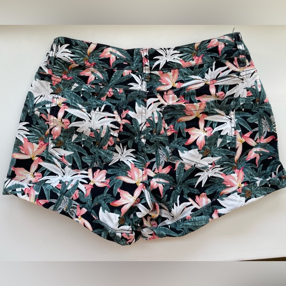 Tropical print shorts - Picture 2 of 3